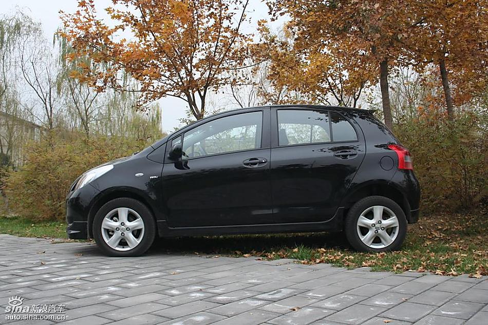 雅力士1.6RS 至尊锐动自动挡车型外观图