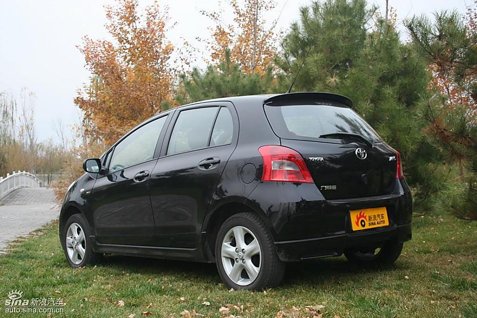 雅力士1.6RS 至尊锐动自动挡车型外观图