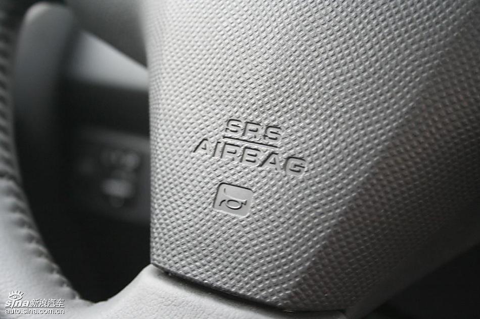 雅力士1.6RS 至尊锐动自动挡车型内饰图