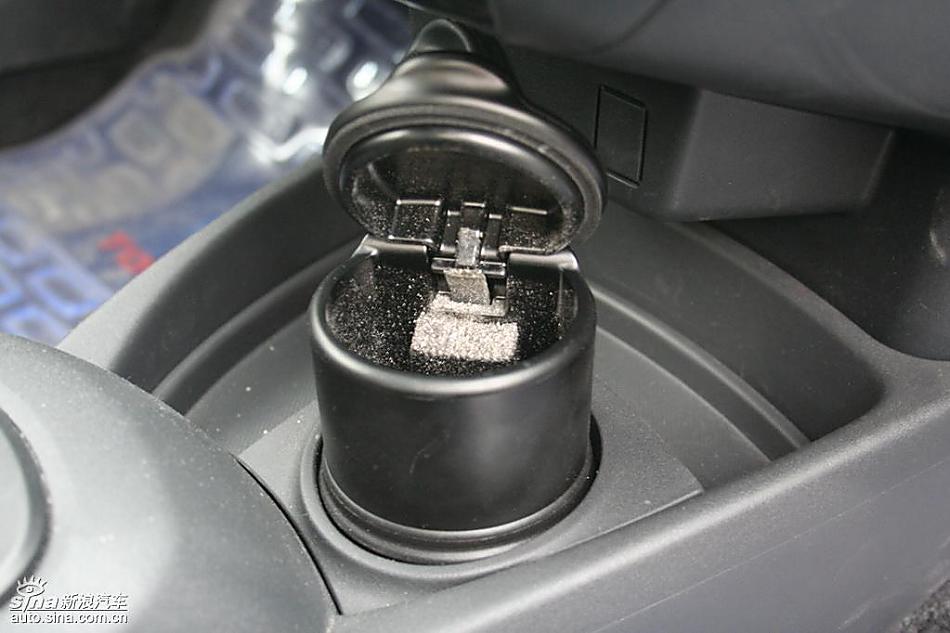 雅力士1.6RS 至尊锐动自动挡车型内饰图