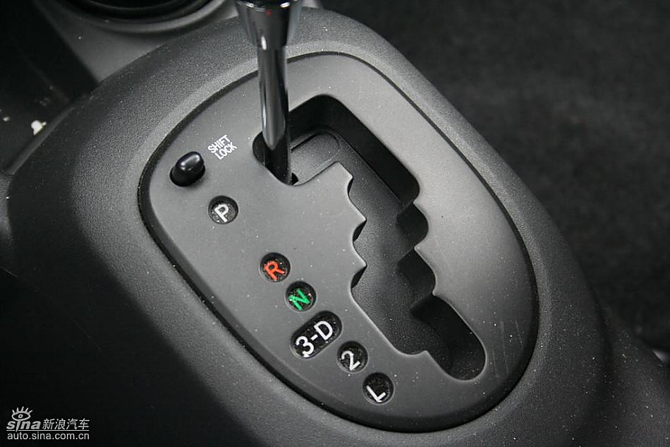 雅力士1.6RS 至尊锐动自动挡车型内饰图