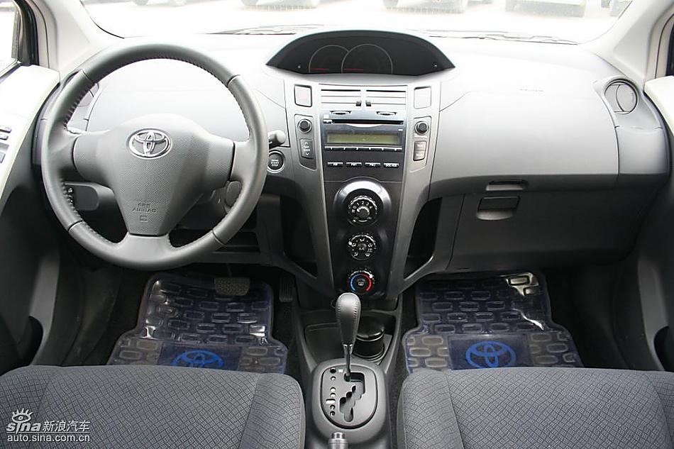 雅力士1.6RS 至尊锐动自动挡车型内饰图