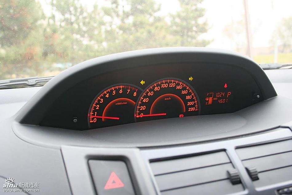 雅力士1.6RS 至尊锐动自动挡车型内饰图