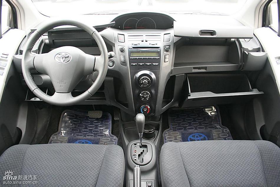 雅力士1.6RS 至尊锐动自动挡车型内饰图