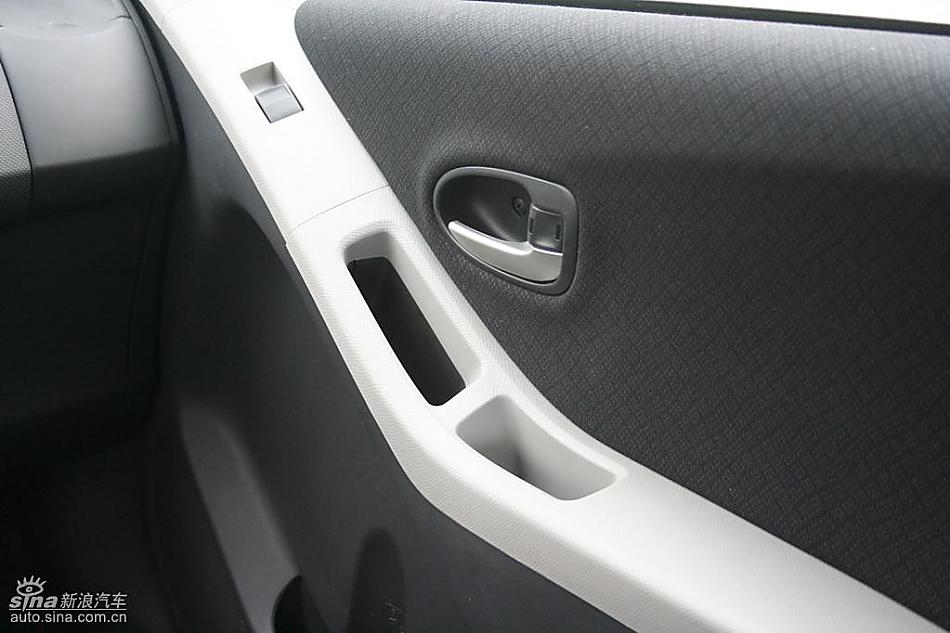 雅力士1.6RS 至尊锐动自动挡车型内饰图