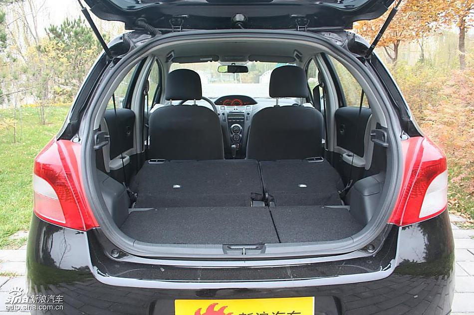 雅力士1.6RS 至尊锐动自动挡车型内饰图