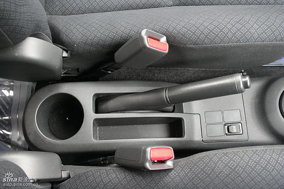 雅力士1.6RS 至尊锐动自动挡车型内饰图
