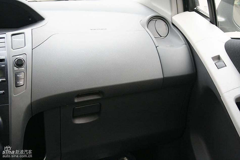 雅力士1.6RS 至尊锐动自动挡车型内饰图