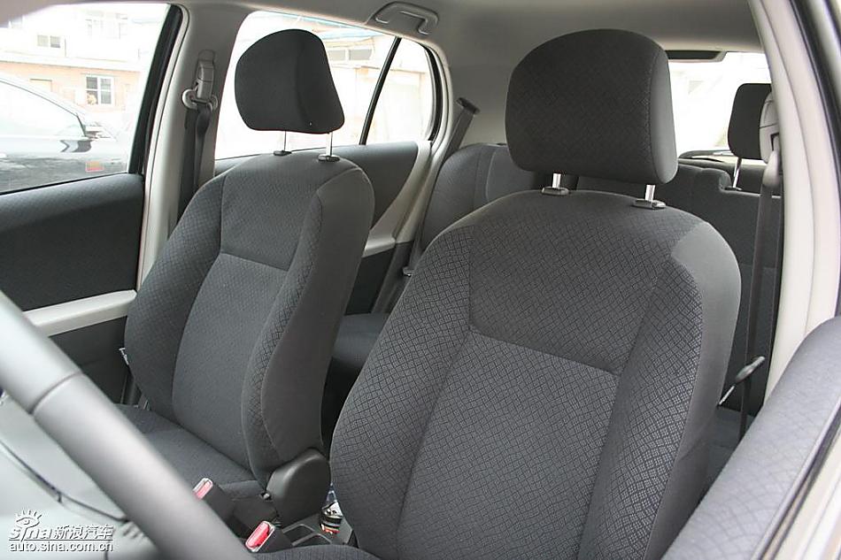 雅力士1.6RS 至尊锐动自动挡车型内饰图