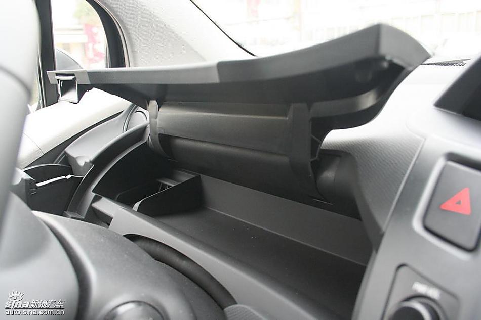 雅力士1.6RS 至尊锐动自动挡车型内饰图
