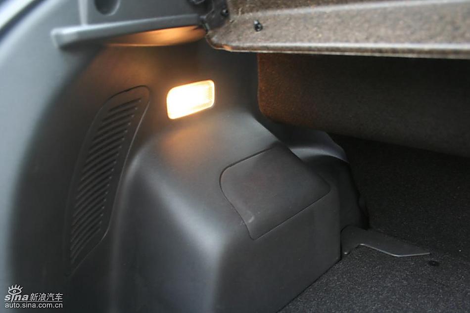 雅力士1.6RS 至尊锐动自动挡车型内饰图