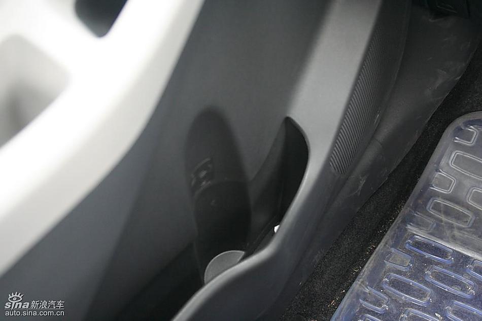 雅力士1.6RS 至尊锐动自动挡车型内饰图