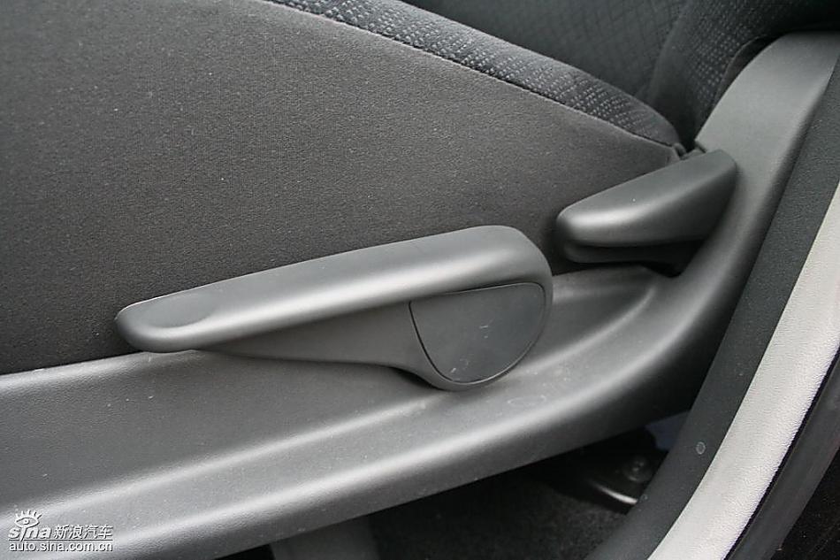 雅力士1.6RS 至尊锐动自动挡车型内饰图