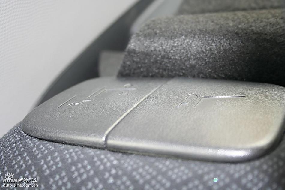 雅力士1.6RS 至尊锐动自动挡车型内饰图