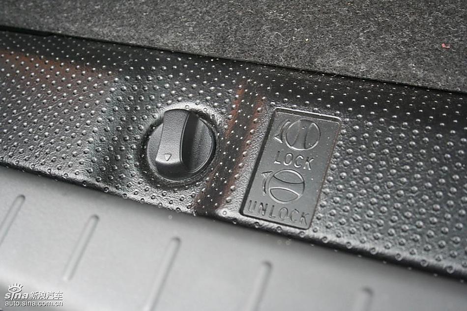 雅力士1.6RS 至尊锐动自动挡车型实拍图