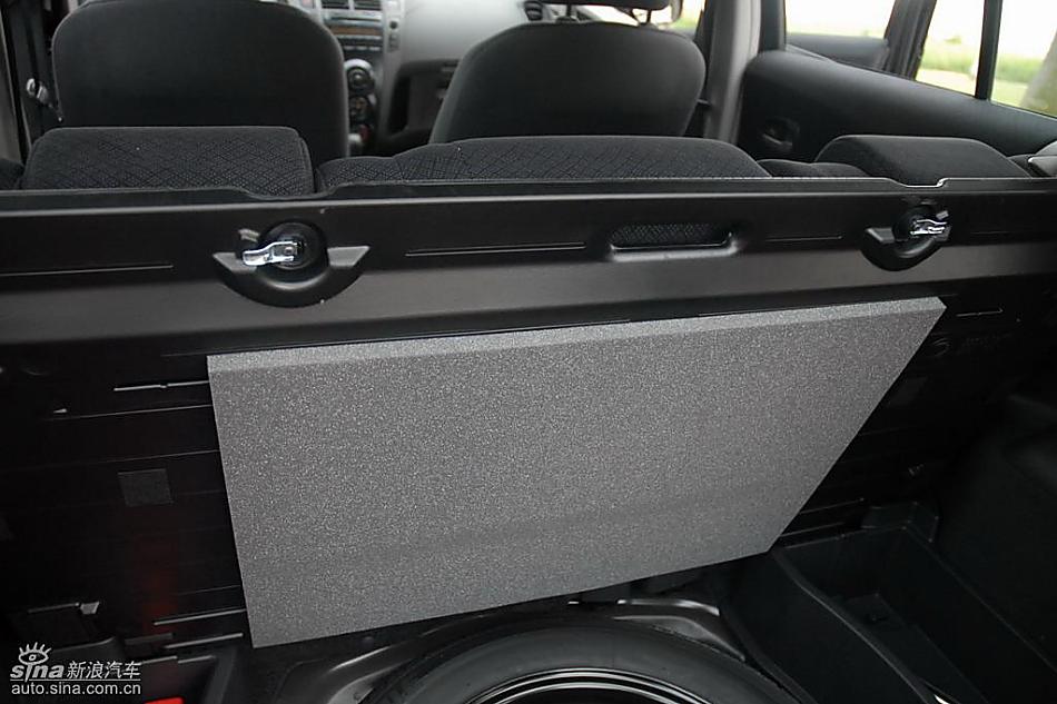 雅力士1.6RS PIO至尊锐动自动型后备箱