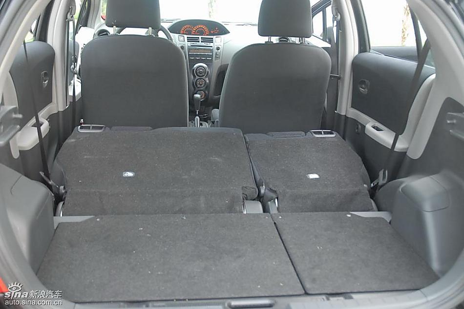 雅力士1.6RS PIO至尊锐动自动型后备箱