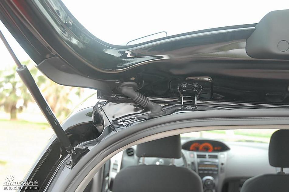 雅力士1.6RS PIO至尊锐动自动型后备箱