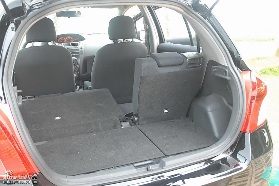 雅力士1.6RS PIO至尊锐动自动型后备箱