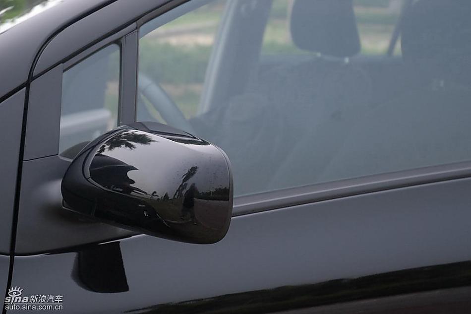 雅力士1.6RS PIO至尊锐动自动型外观