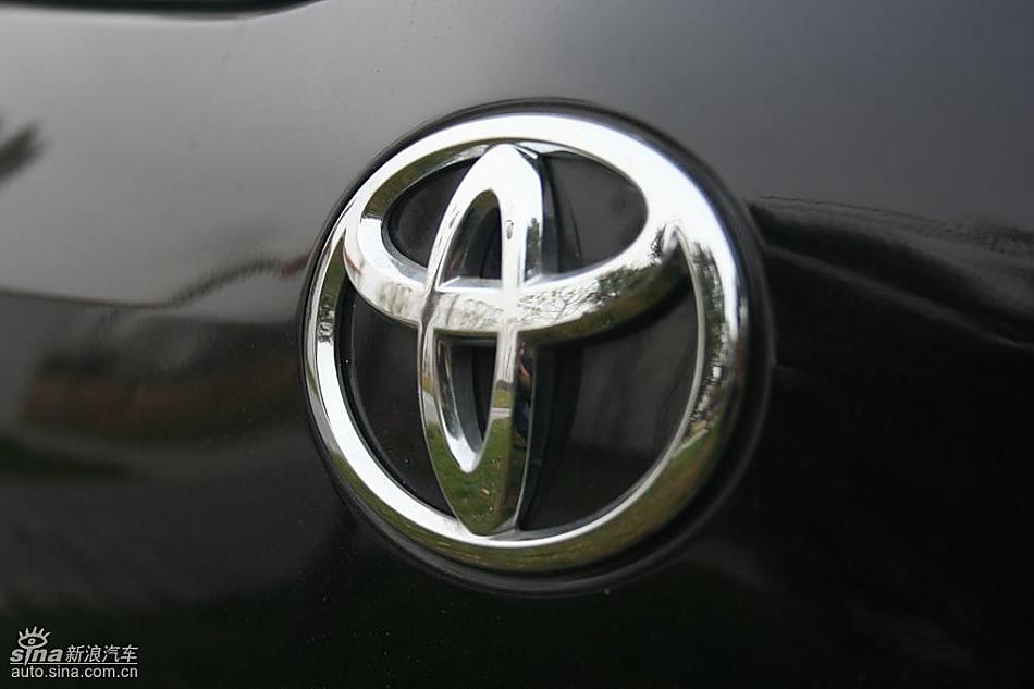 雅力士1.6RS 至尊锐动自动挡车型外观图