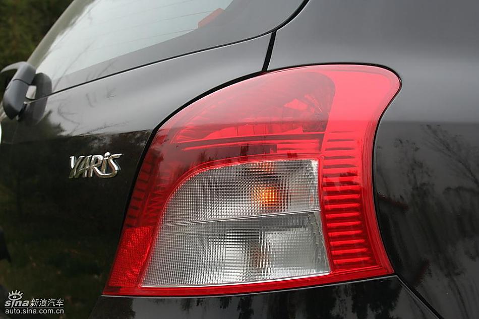 雅力士1.6RS 至尊锐动自动挡车型外观图