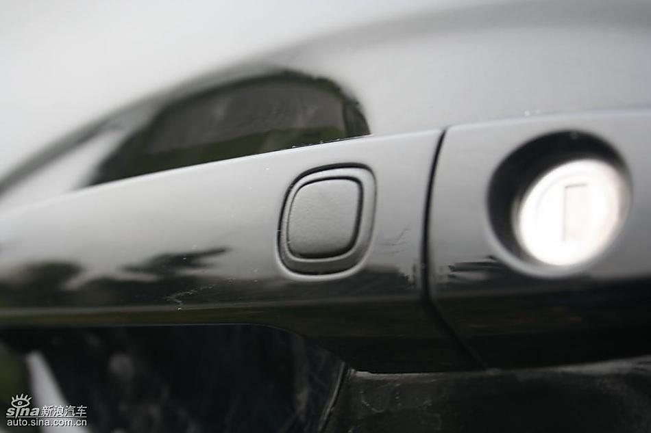 雅力士1.6RS 至尊锐动自动挡车型外观图