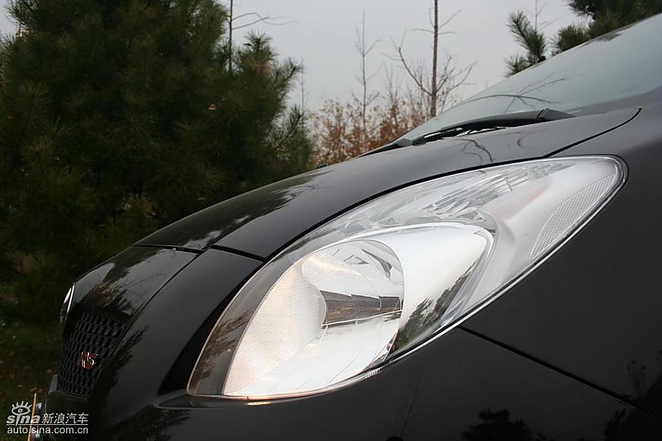 雅力士1.6RS 至尊锐动自动挡车型外观图