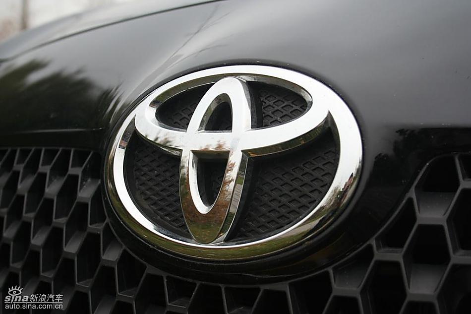 雅力士1.6RS 至尊锐动自动挡车型外观图