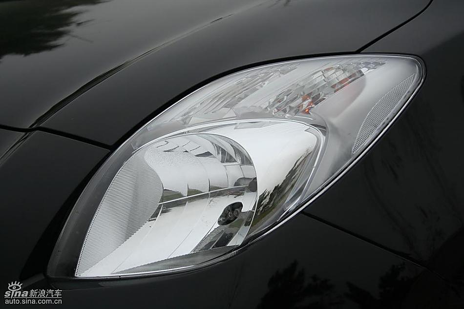 雅力士1.6RS 至尊锐动自动挡车型外观图