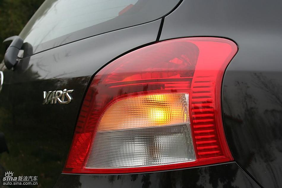 雅力士1.6RS 至尊锐动自动挡车型外观图