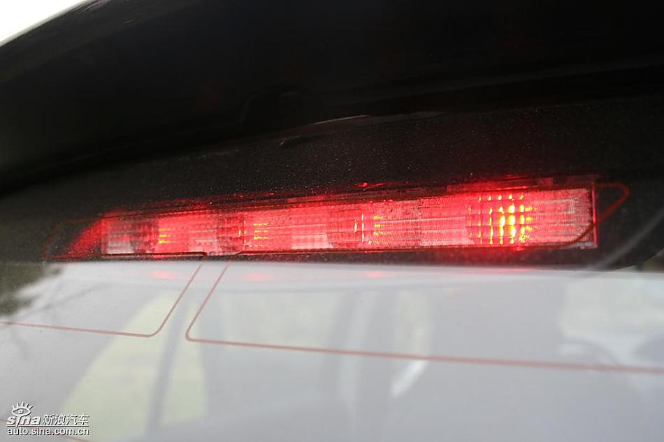 雅力士1.6RS 至尊锐动自动挡车型外观图