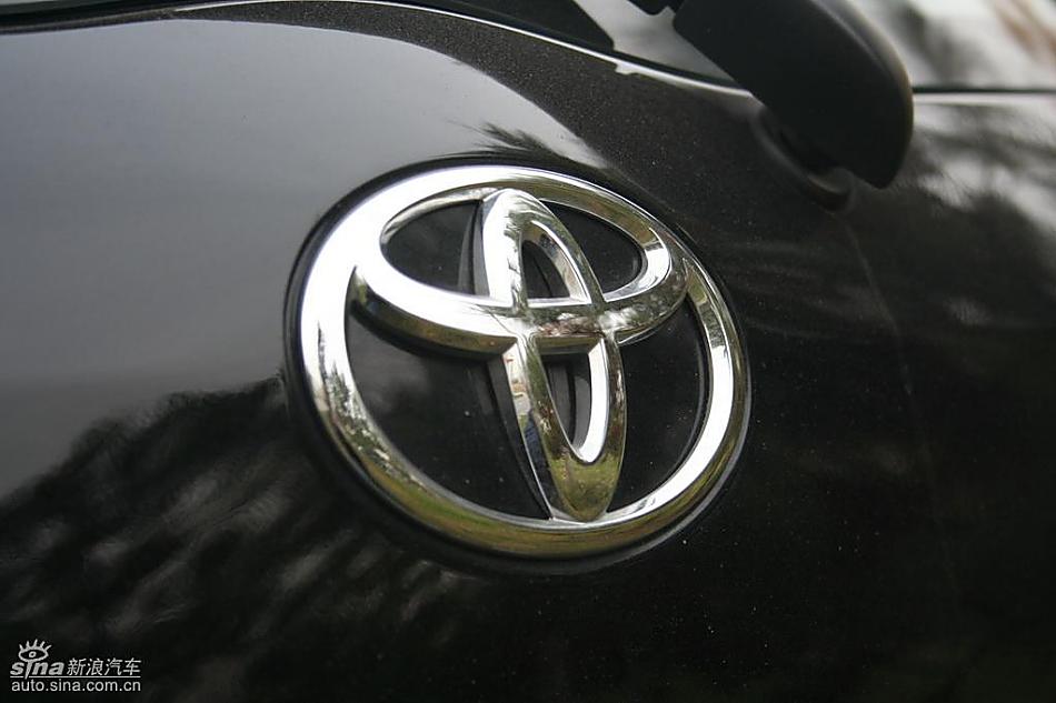 雅力士1.6RS 至尊锐动自动挡车型外观图