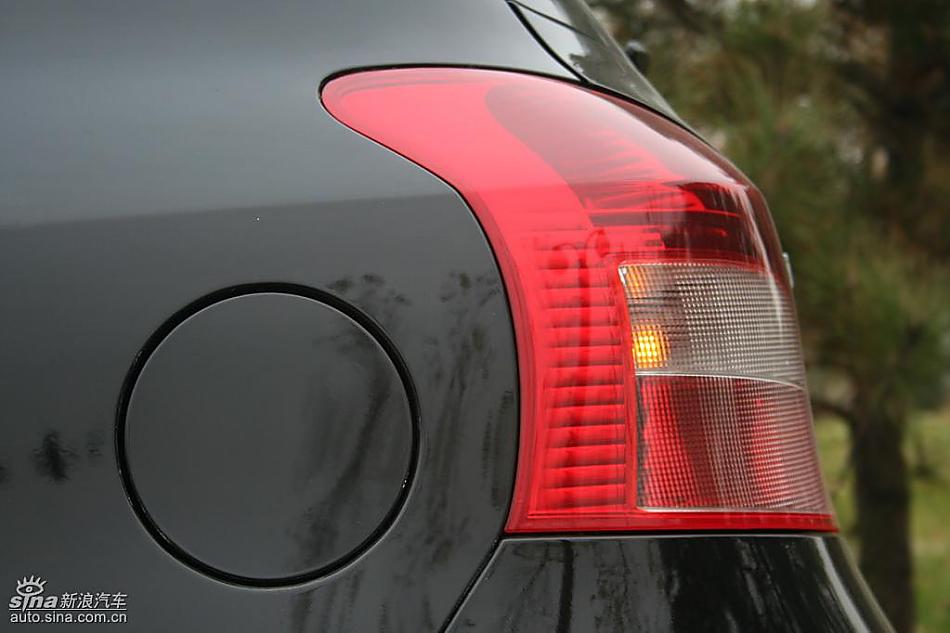 雅力士1.6RS 至尊锐动自动挡车型外观图