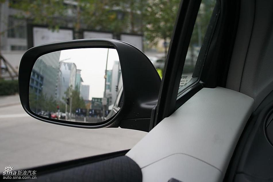 雅力士1.6RS 至尊锐动自动挡车型外观图