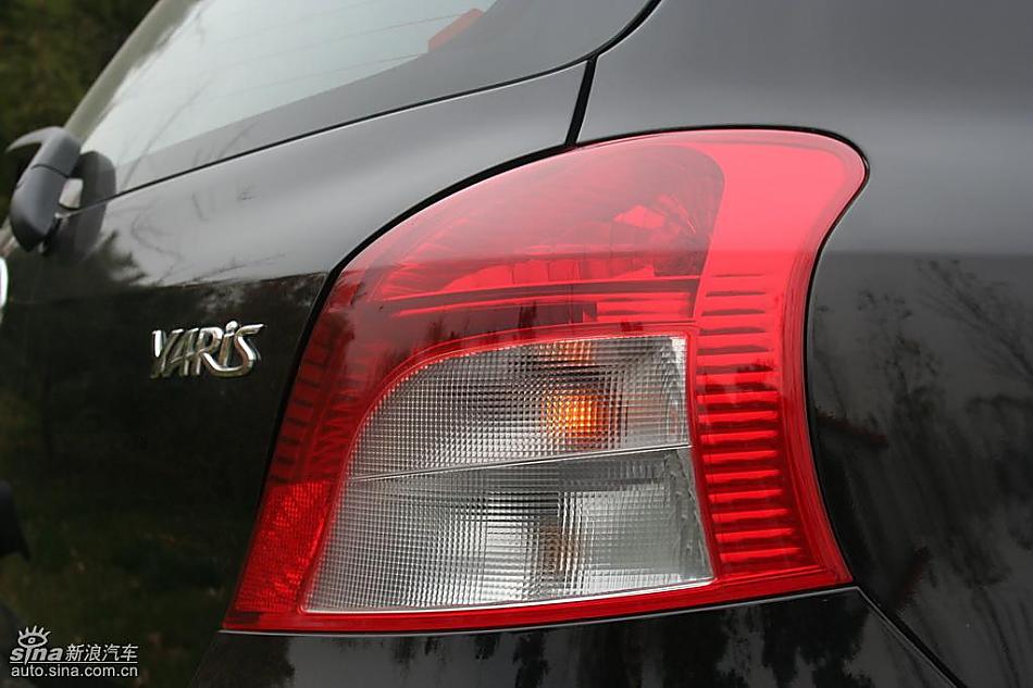 雅力士1.6RS 至尊锐动自动挡车型外观图