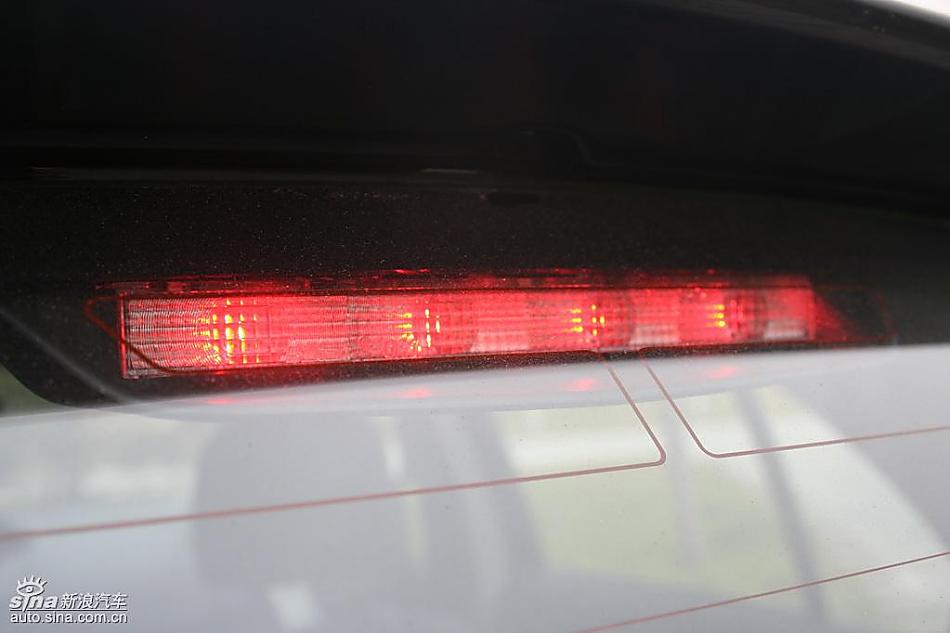 雅力士1.6RS 至尊锐动自动挡车型外观图