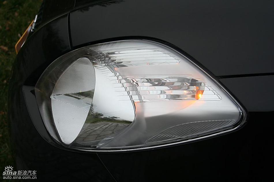 雅力士1.6RS 至尊锐动自动挡车型外观图