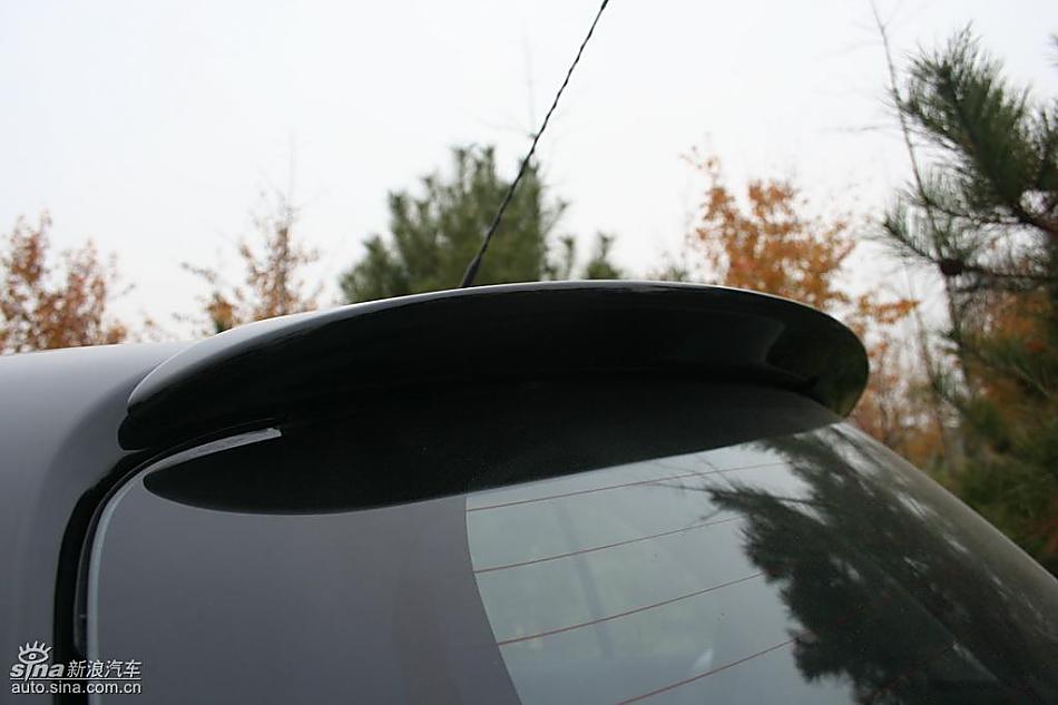 雅力士1.6RS 至尊锐动自动挡车型外观图