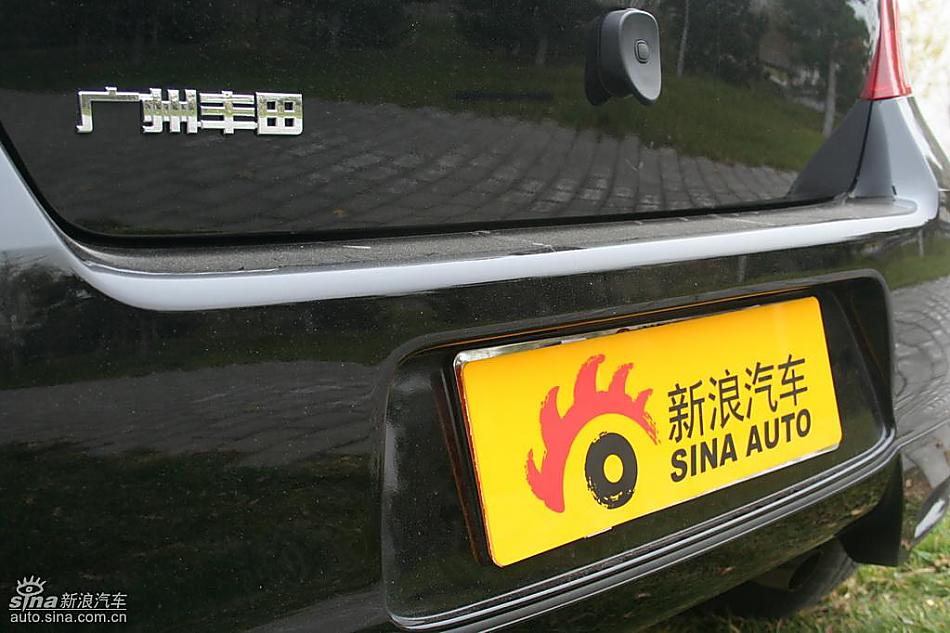 雅力士1.6RS 至尊锐动自动挡车型外观图