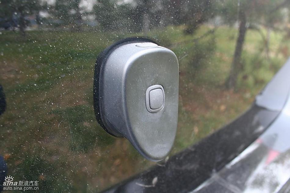 雅力士1.6RS 至尊锐动自动挡车型外观图