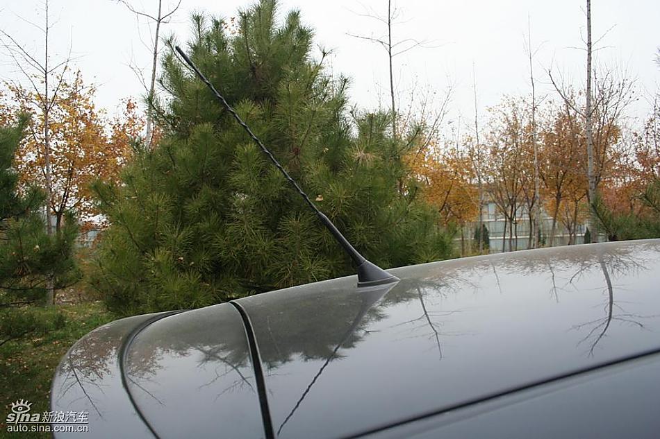 雅力士1.6RS 至尊锐动自动挡车型外观图