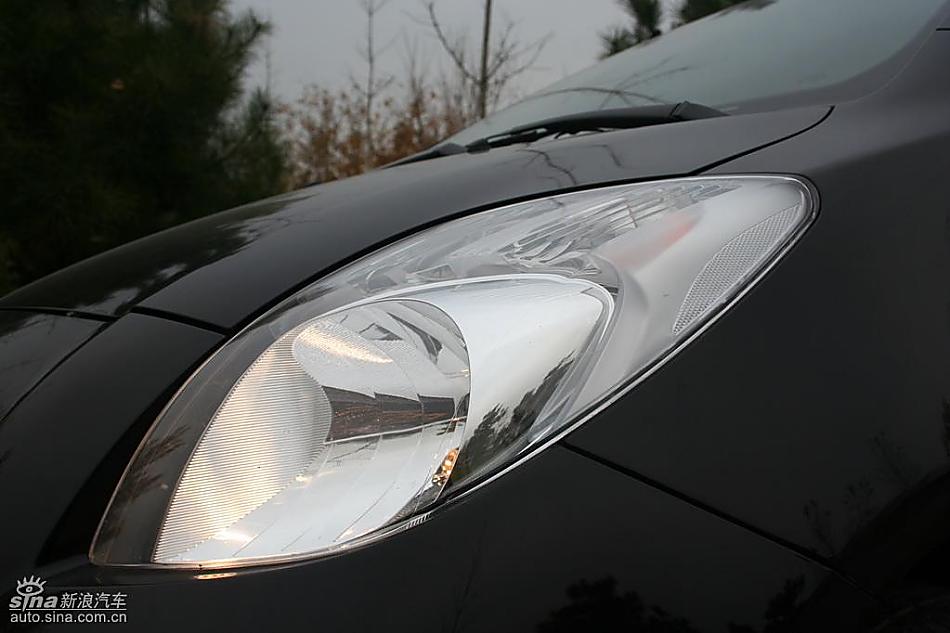 雅力士1.6RS 至尊锐动自动挡车型外观图