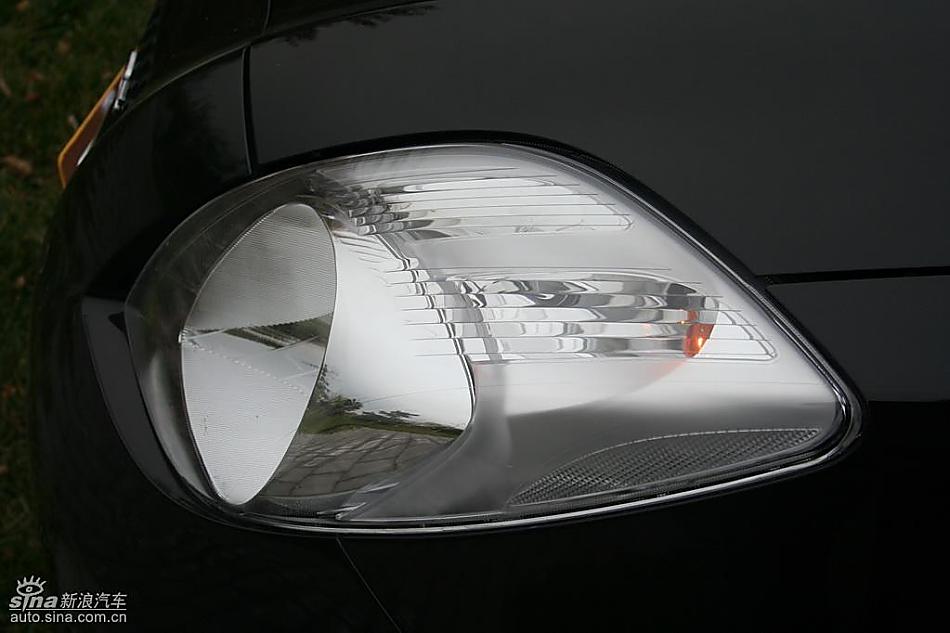 雅力士1.6RS 至尊锐动自动挡车型外观图