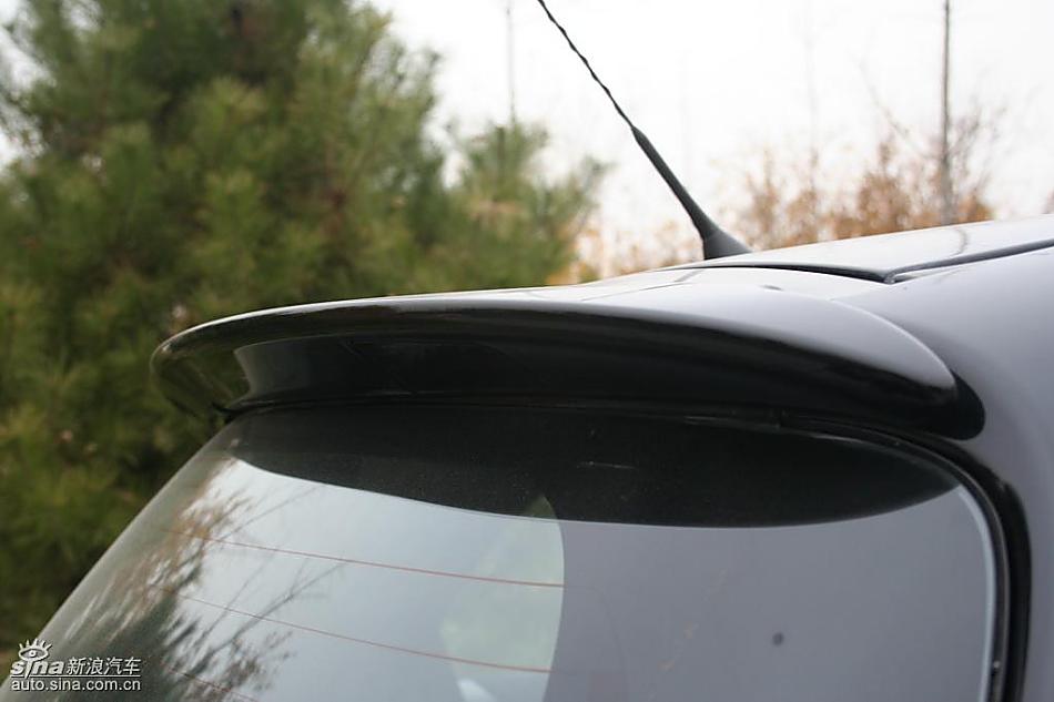 雅力士1.6RS 至尊锐动自动挡车型外观图