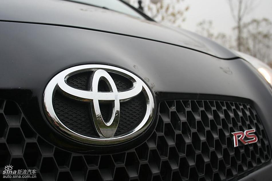 雅力士1.6RS 至尊锐动自动挡车型外观图