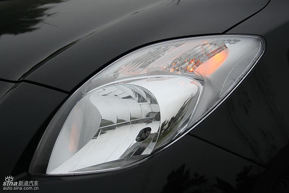 雅力士1.6RS 至尊锐动自动挡车型外观图