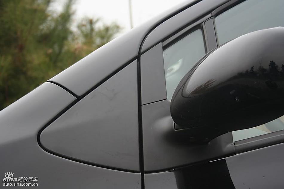 雅力士1.6RS 至尊锐动自动挡车型外观图