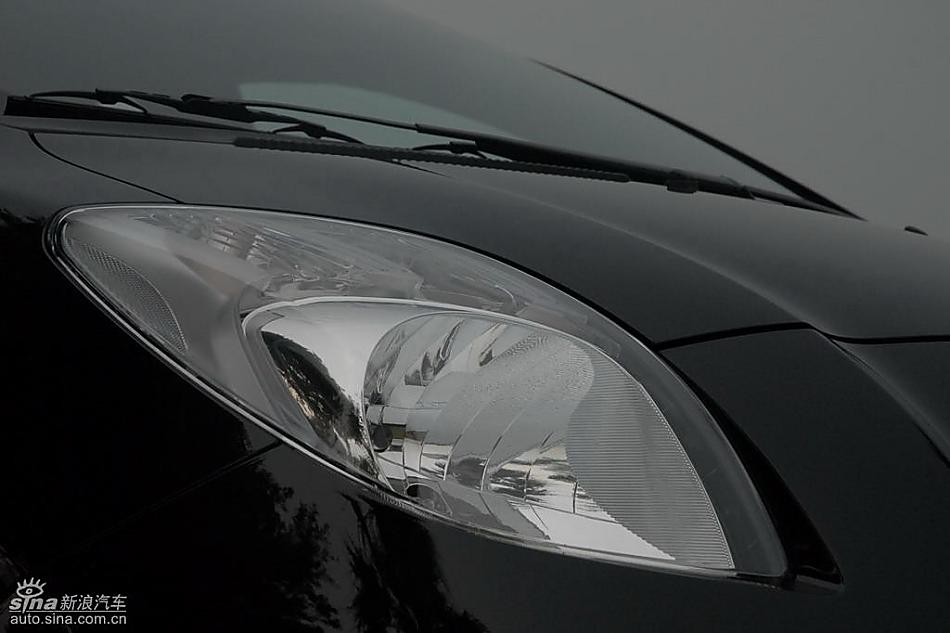 雅力士1.6RS PIO至尊锐动自动型外观