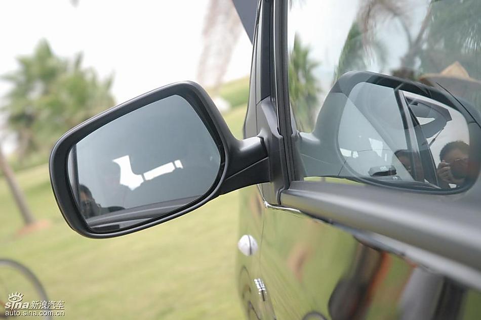 雅力士1.6RS PIO至尊锐动自动型外观